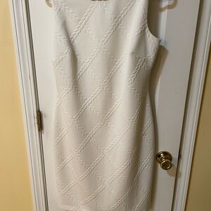 Tommy Hilfiger White Textured Sheath Dress Size 12 🤍✨ Gold Logo Zip